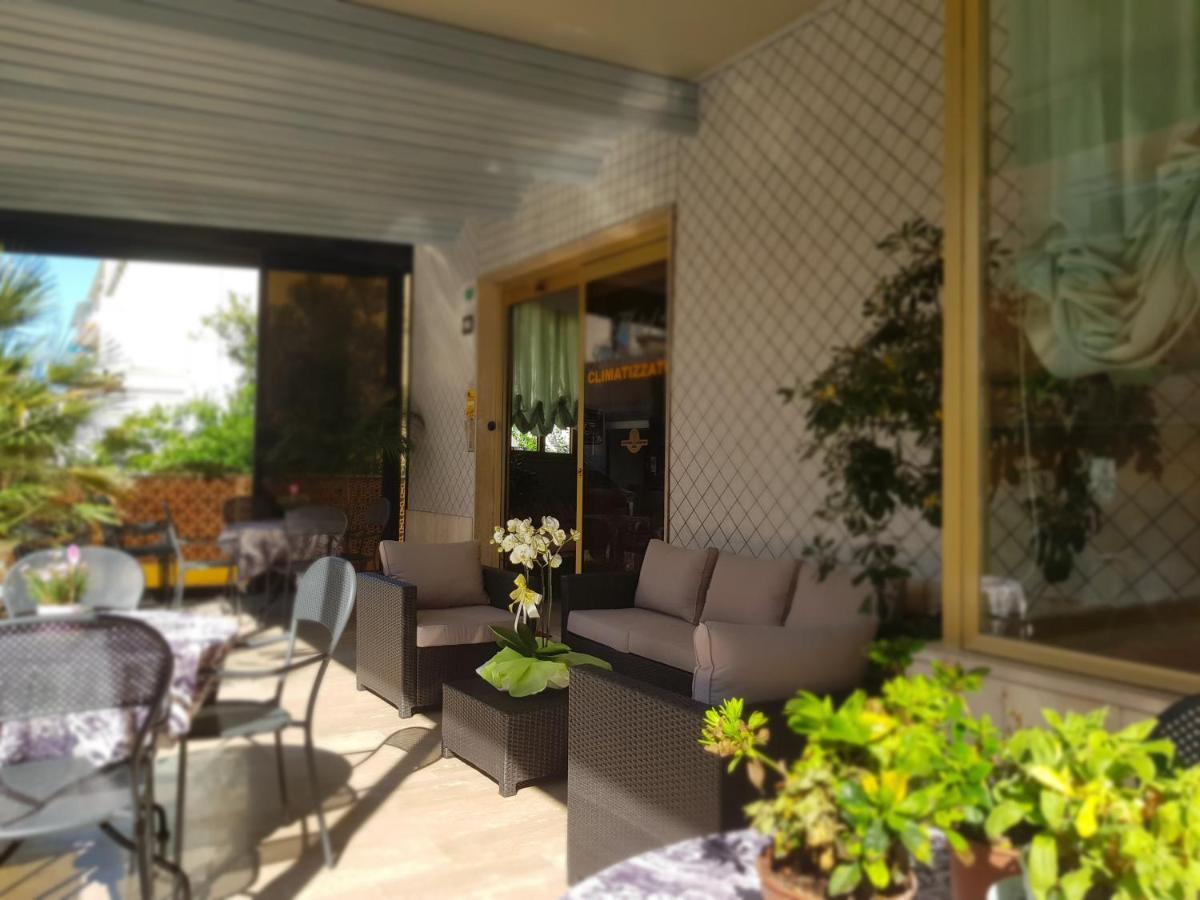 Hotel Romantica Rimini Exterior foto